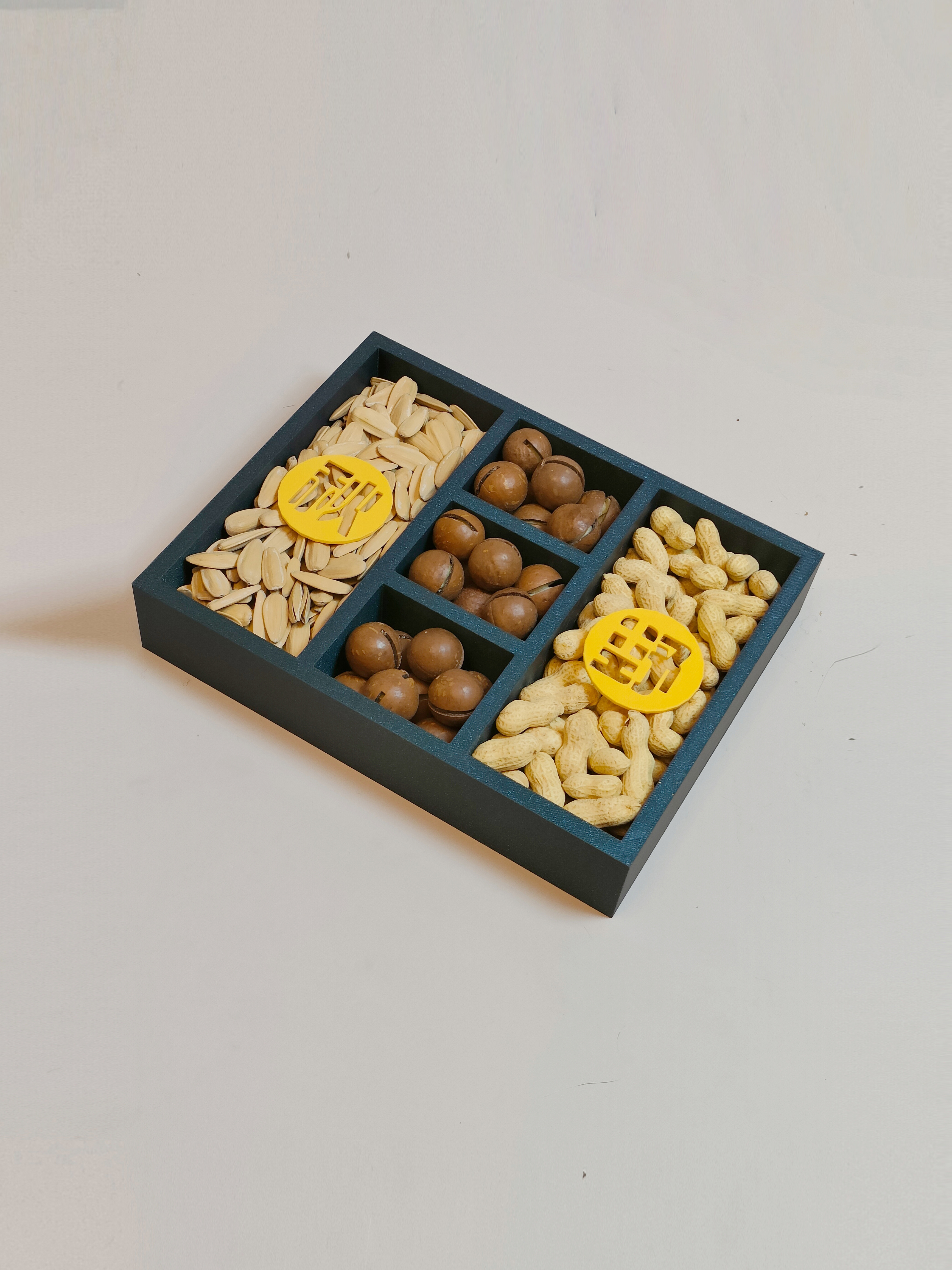 Miniatura 1 do modelo 3D 极简干果盒子（分六格、四格、两格）