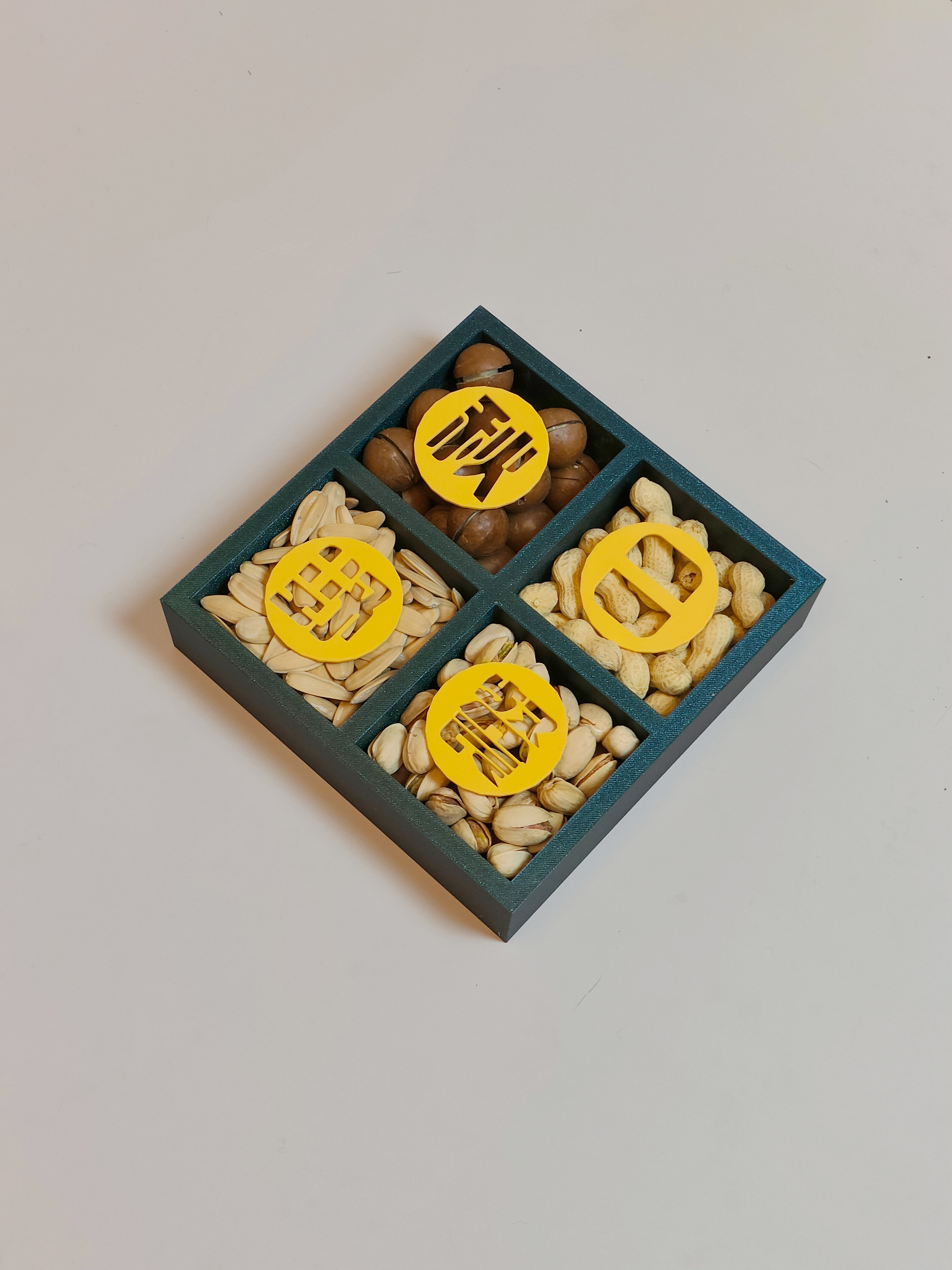 Miniatura 2 do modelo 3D 极简干果盒子（分六格、四格、两格）