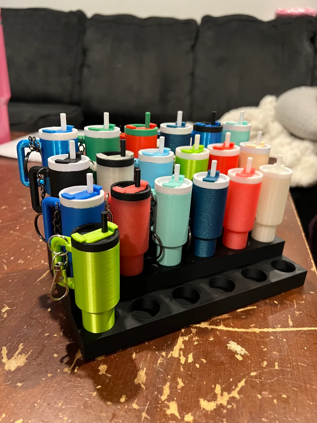 Stanley Cup Keychain Display Stand 24 by Jeffylou87 MakerWorld: Download Free 3D Models - 3D model önizlemesi