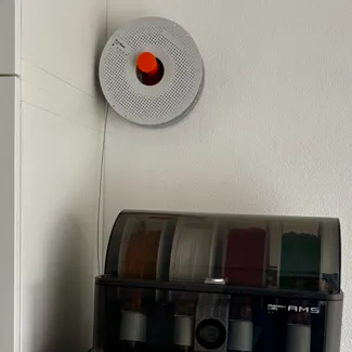 Wall mounted spool holder