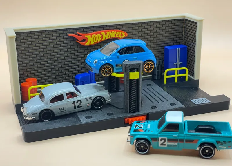1:64 Garage Diorama with Workable Lift