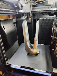 1 tall part without glue (for bigger printers)