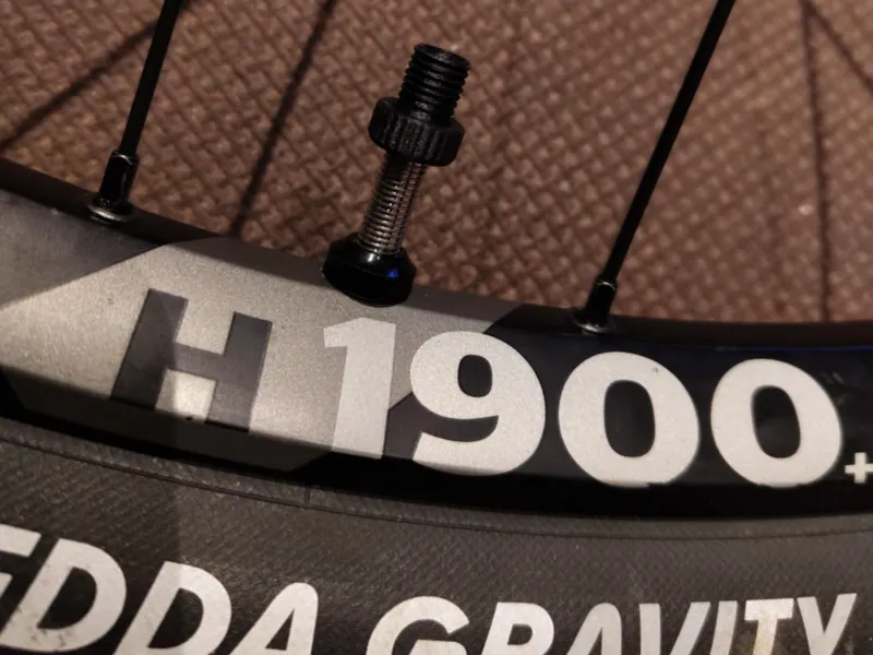 Presta valve adapter