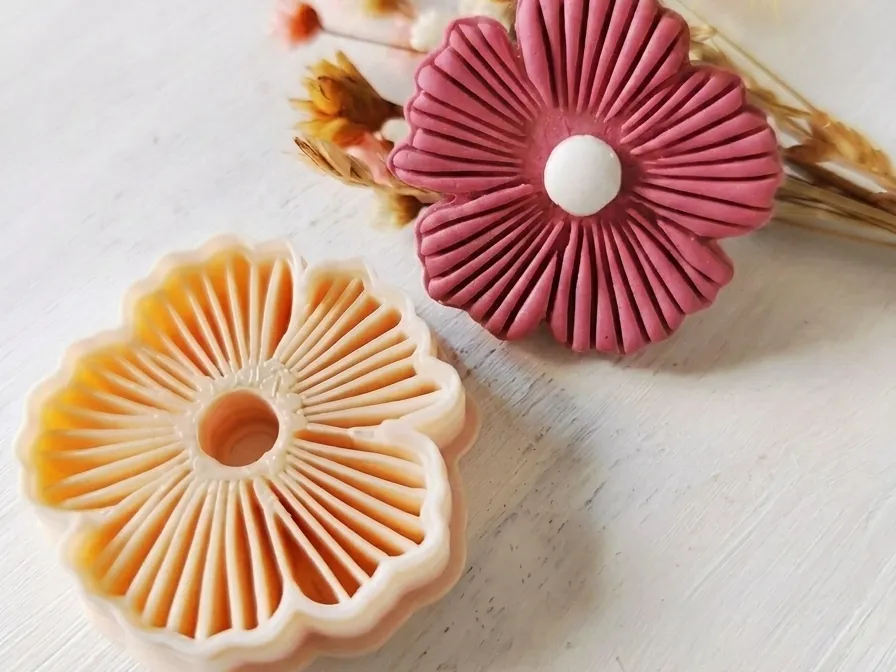 Cortador para modelado: Flower polymer clay cutter. Referencia del modelo original.