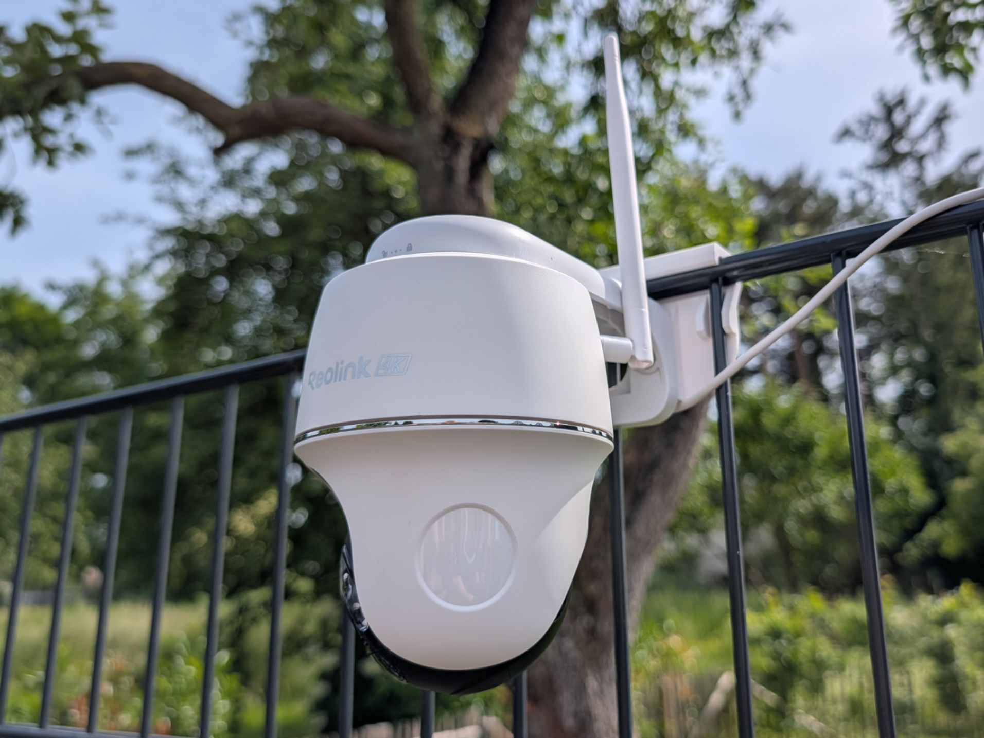 Reolink Argus PT Ultra – Wire Mesh Fence Mount 