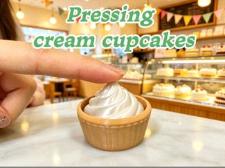 Press and decompress the cream cake