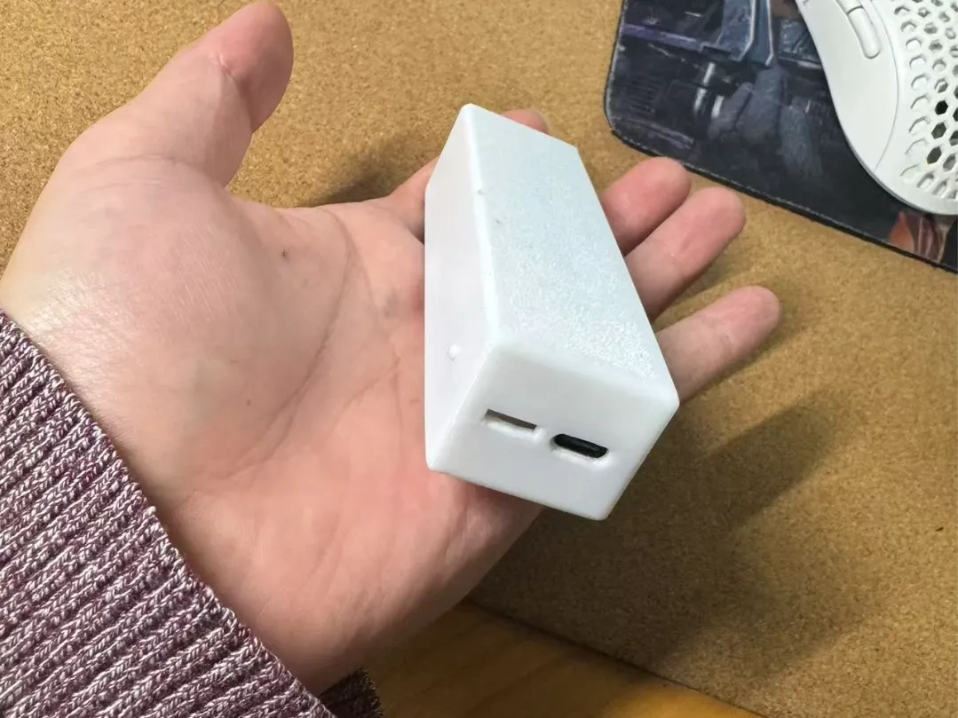 Miniatura 1 do modelo 3D 21700充电宝