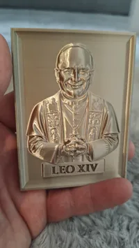 Bas-relief du pape Léon XIV — photo 9