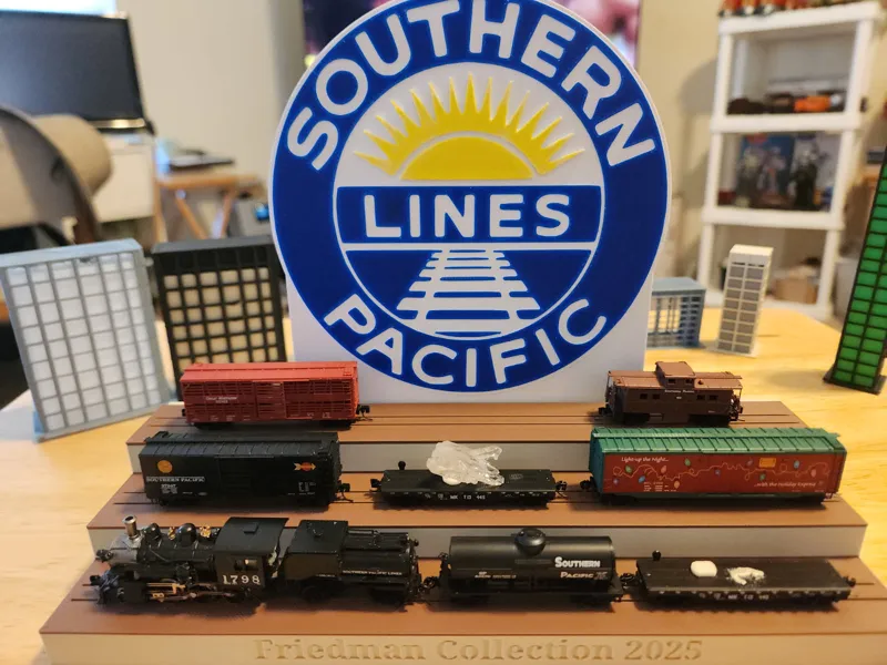 Southern Pacific Lines Z Gauge Train Display