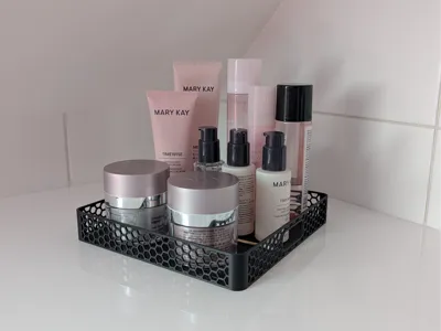 Simple Cosmetic Organizer