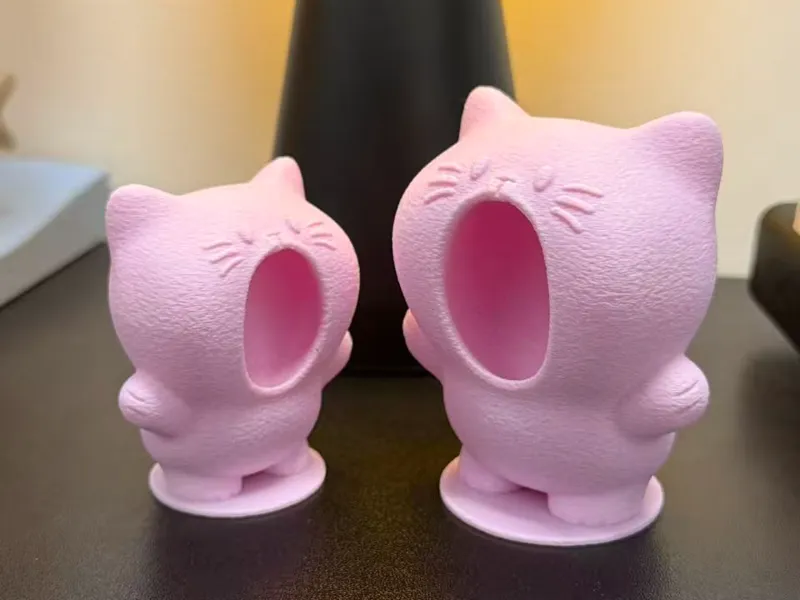 张着大嘴的尖叫小猫