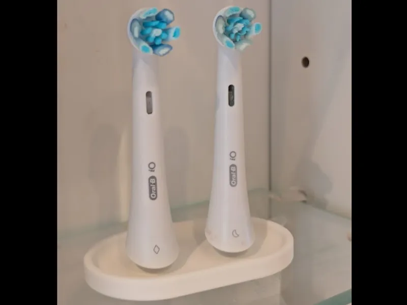 Oral-B iO "Floating" brush head stand, up to 4 pcs