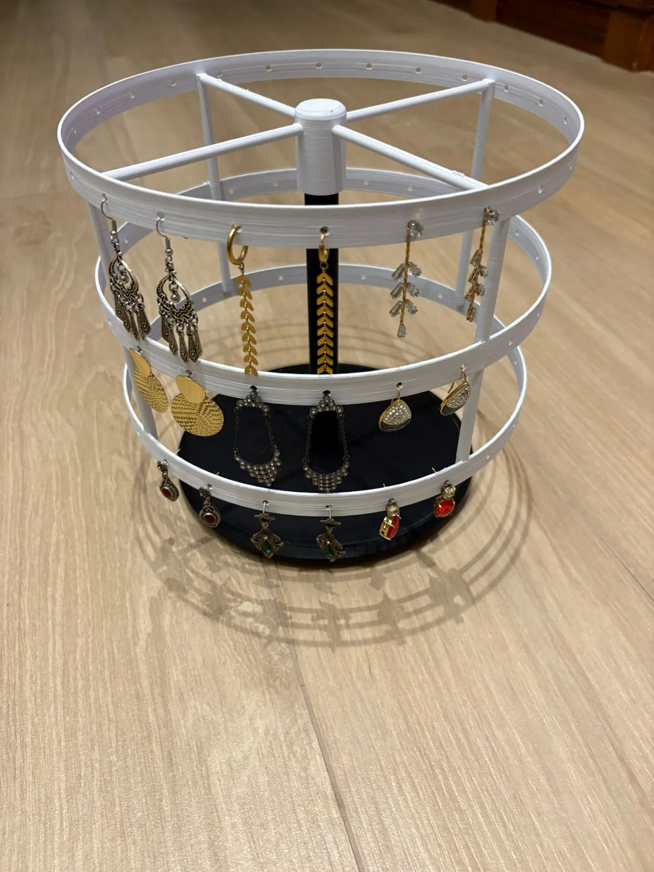 Minimalist Rotating Earring Organizer view 4