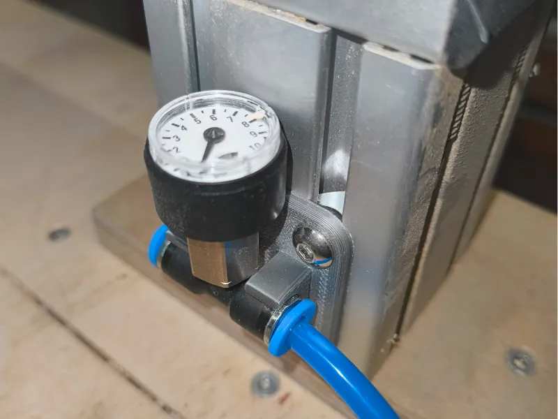 Manometer Halterung