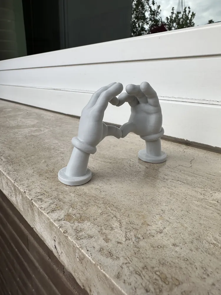 Heart hands - Free 3D Print Model - MakerWorld
