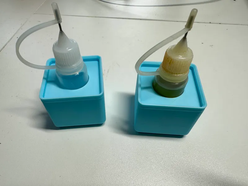 Gridfinity bin for IPA / Flux applicator bottle. 