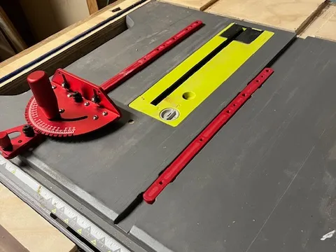 Barre à onglet Ryobi, compatible Express Miter Guard