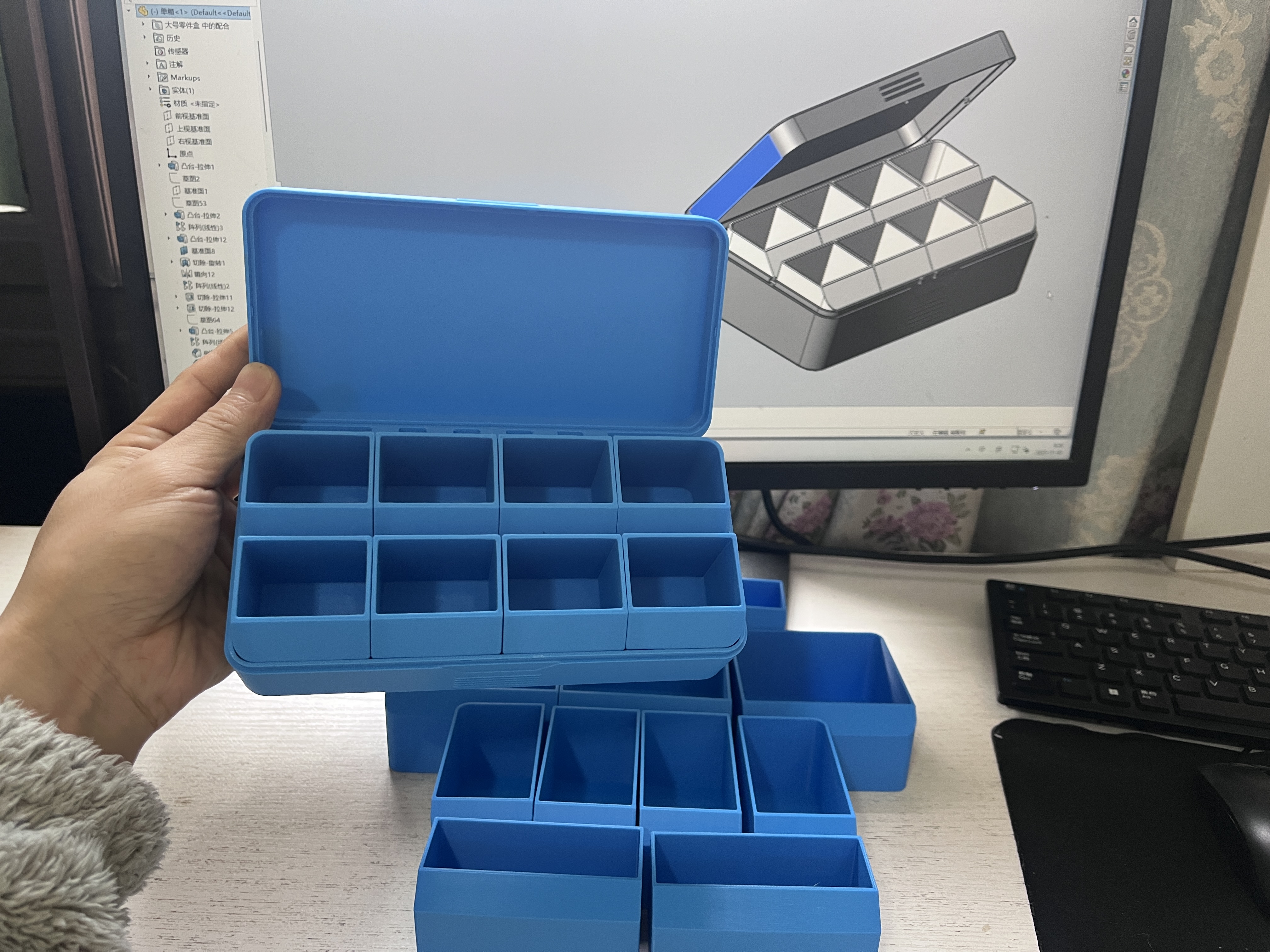 Miniatura 1 do modelo 3D 一体打印自由搭配零件收纳盒