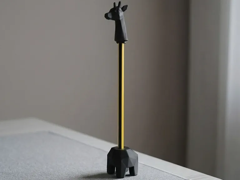 Low-Poly Giraffe Pencil Holder
