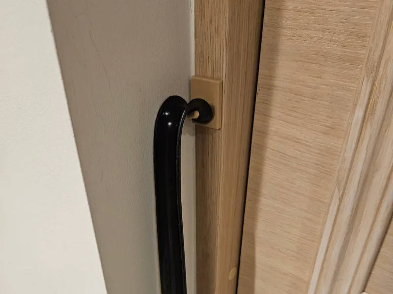 Minimalist shoehorn hook