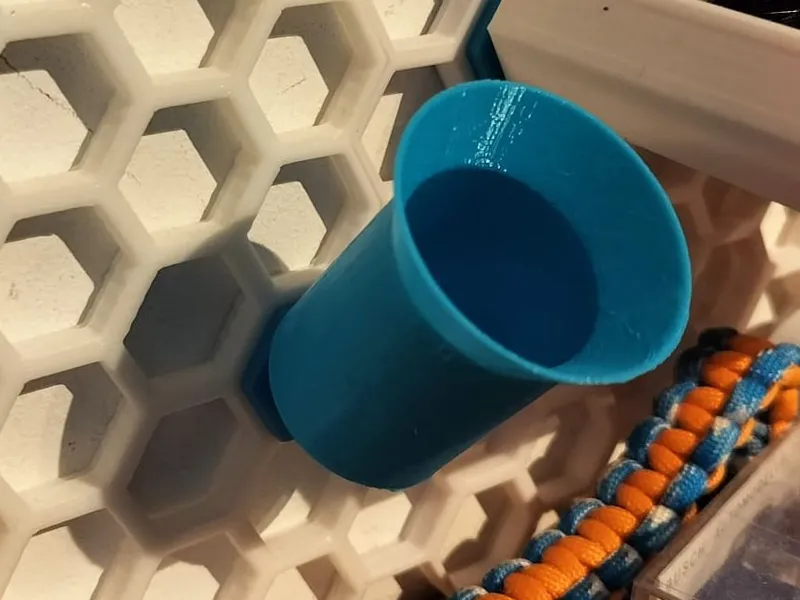 Flaslight holder for Honeycomb wall