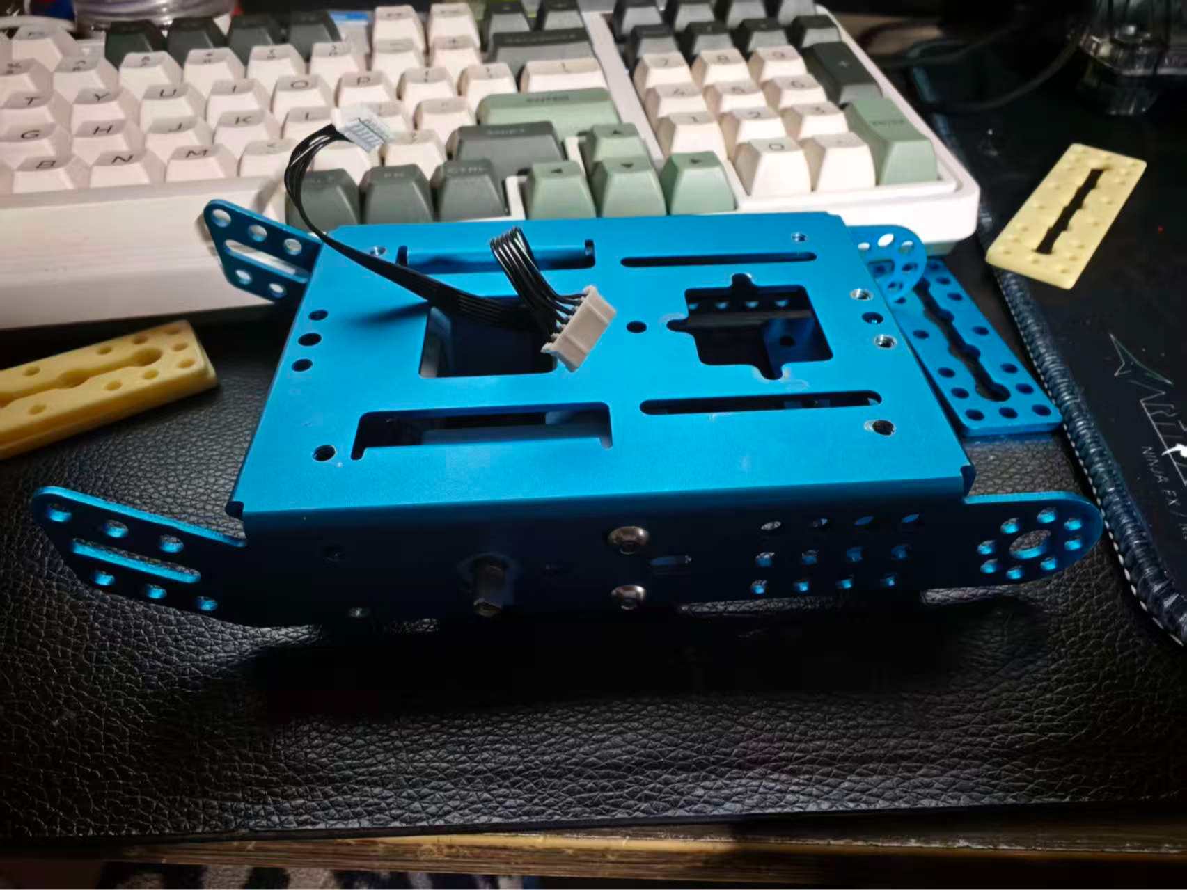 Mbot2.0扩展板底盘