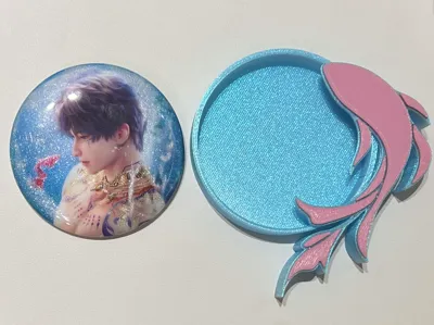 Badge Gu Mei - Qiyu Little Blue Fish Version Rafayel,Badge frame