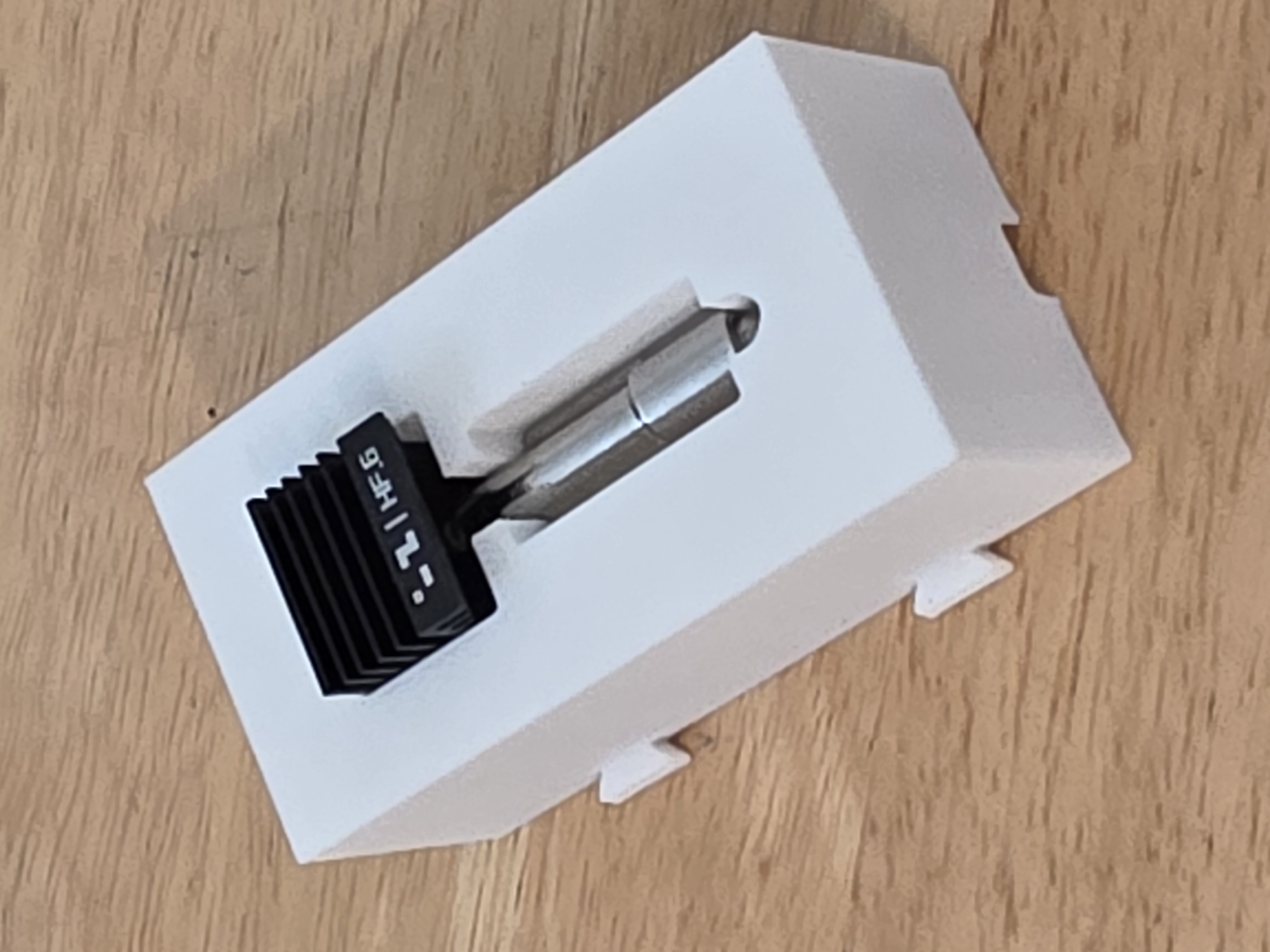 Miniatura 13 do modelo 3D Customizable Modular Hotend Box (v3)