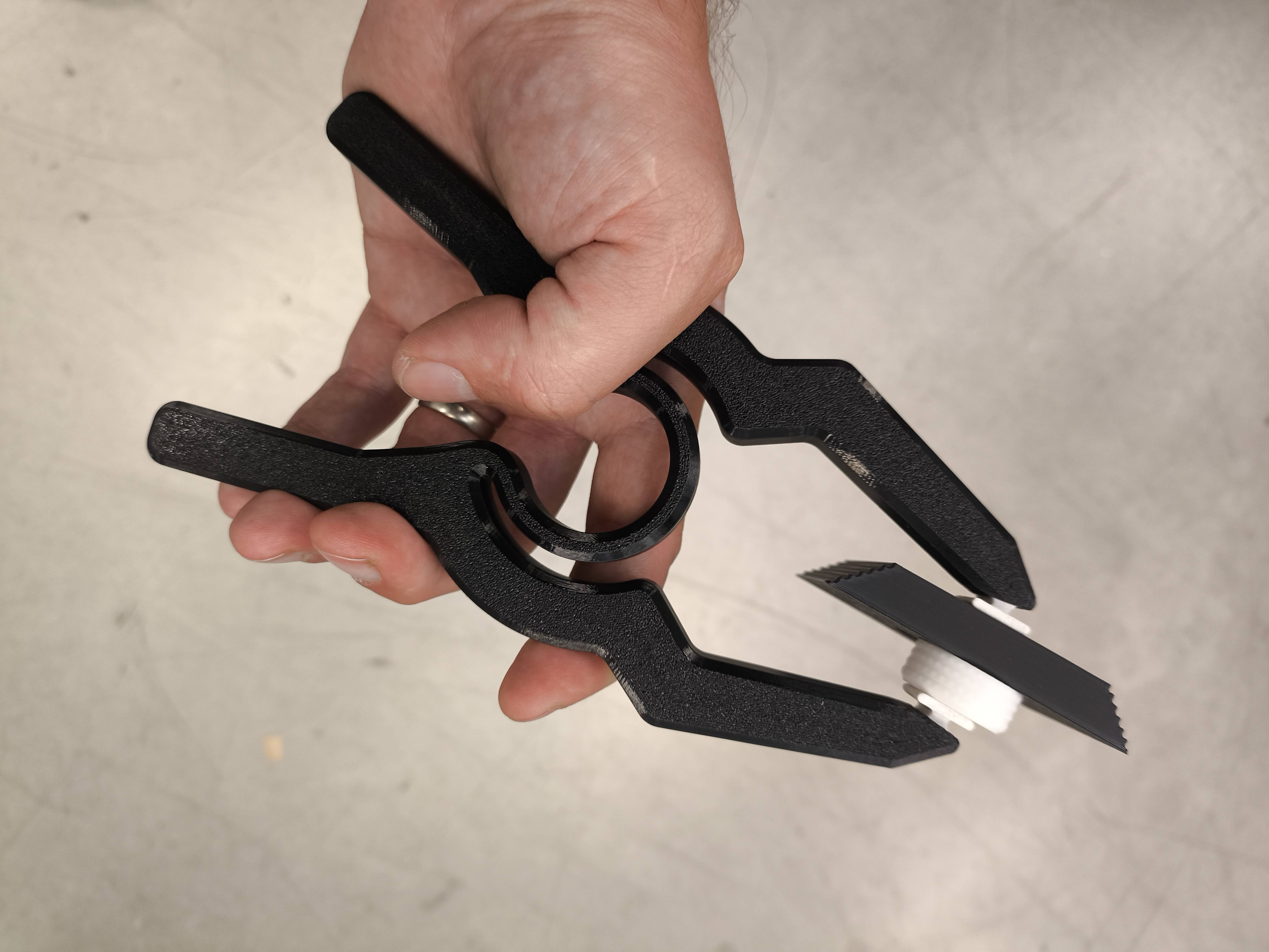 Miniatura 2 do modelo 3D Universal Helping Hand Clamp