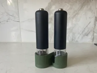 Table holder for salt & pepper grinder
