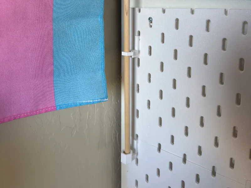 Skadis Flag Holder
