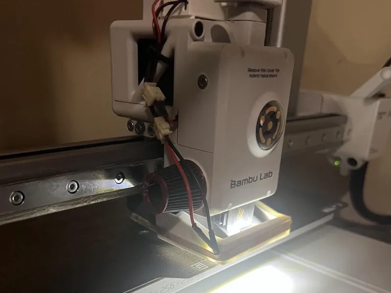A1 and A1 mini extruder and build plate light