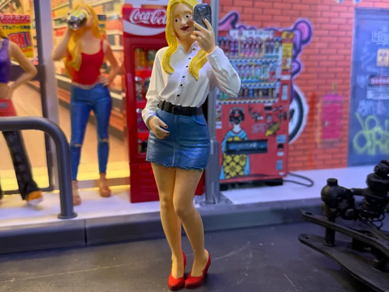 Figura 1/10 Chica selfie 17cm