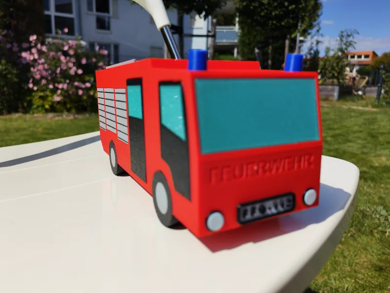 Spendendose /Spardose in Form eines Feuerwehrautos