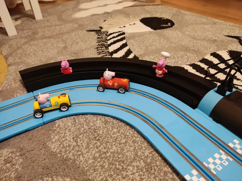 Carrera mobil tribune for Peppa
