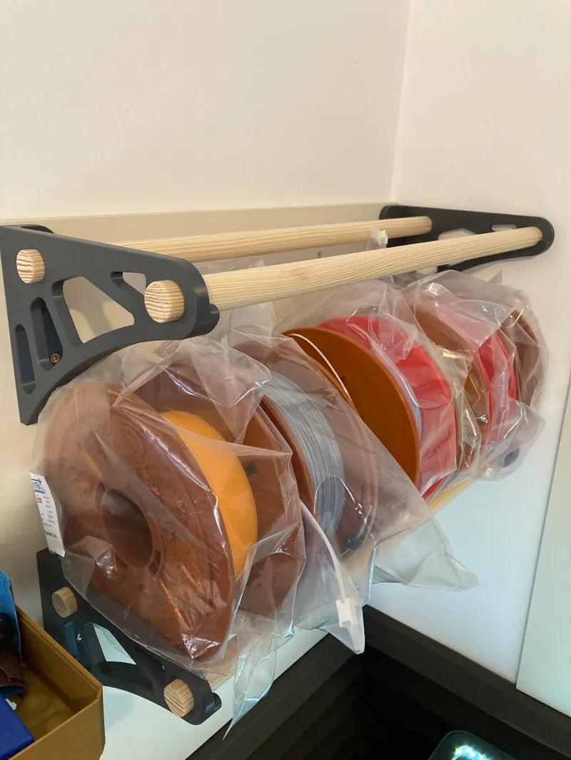 Filament holder bracket