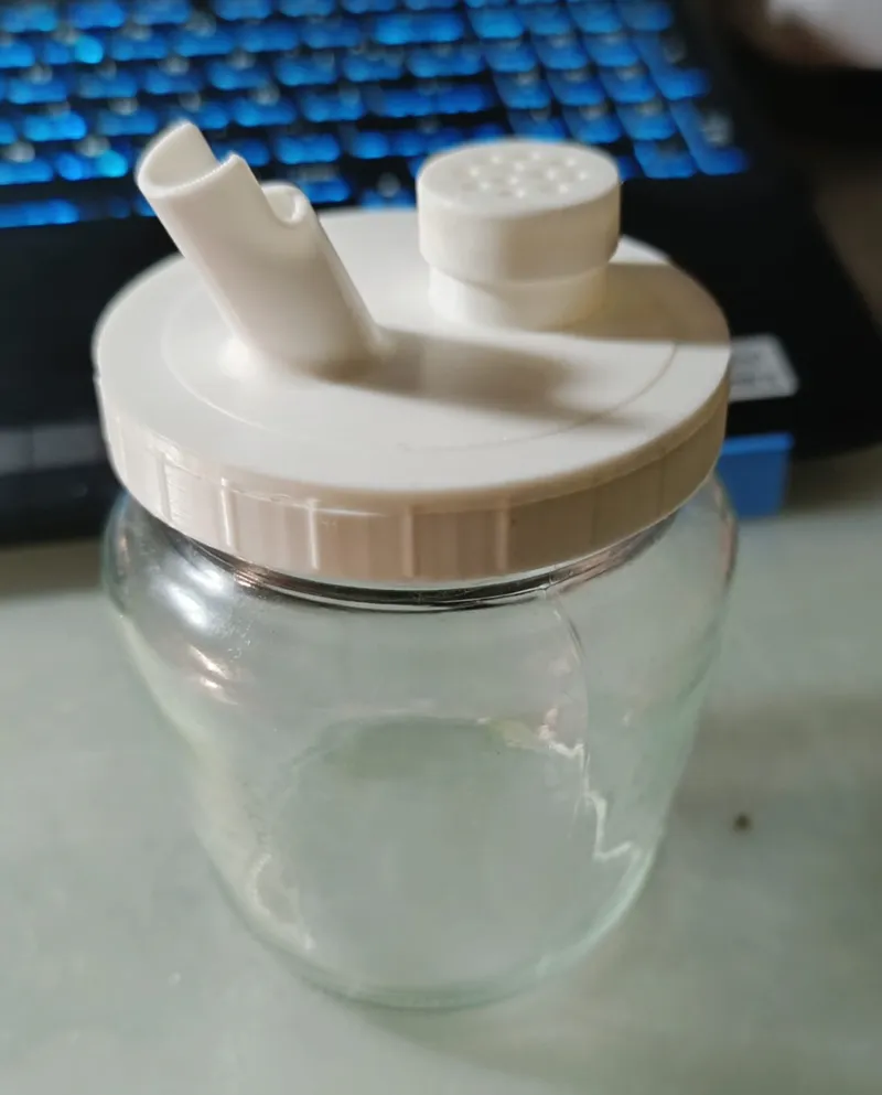 Airbrush cleaning and holder lid