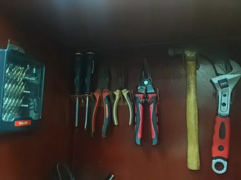 常用工具挂架挂钩，螺丝刀，老虎钳，剪刀扳手锤子