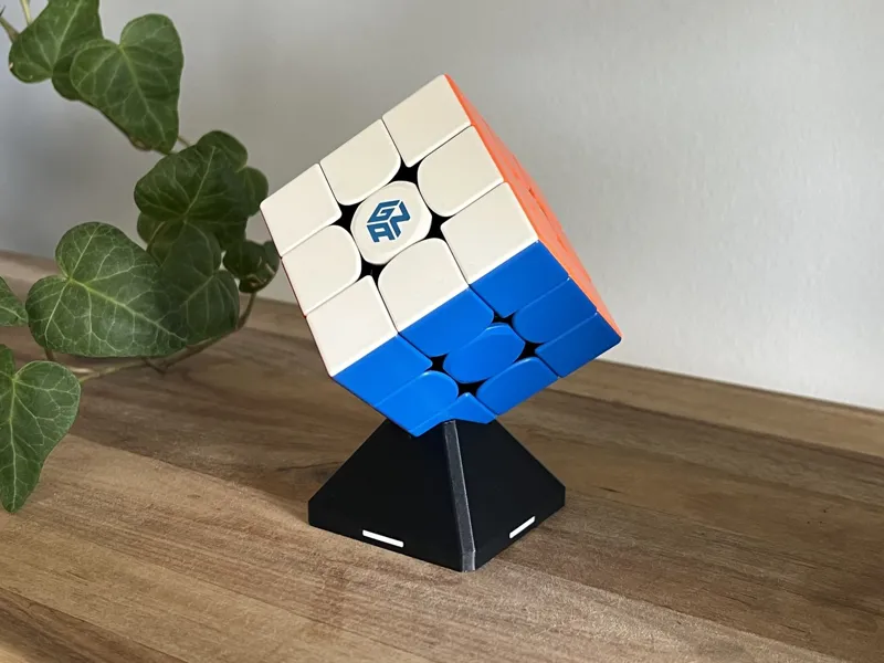 Rubik Cube Stand