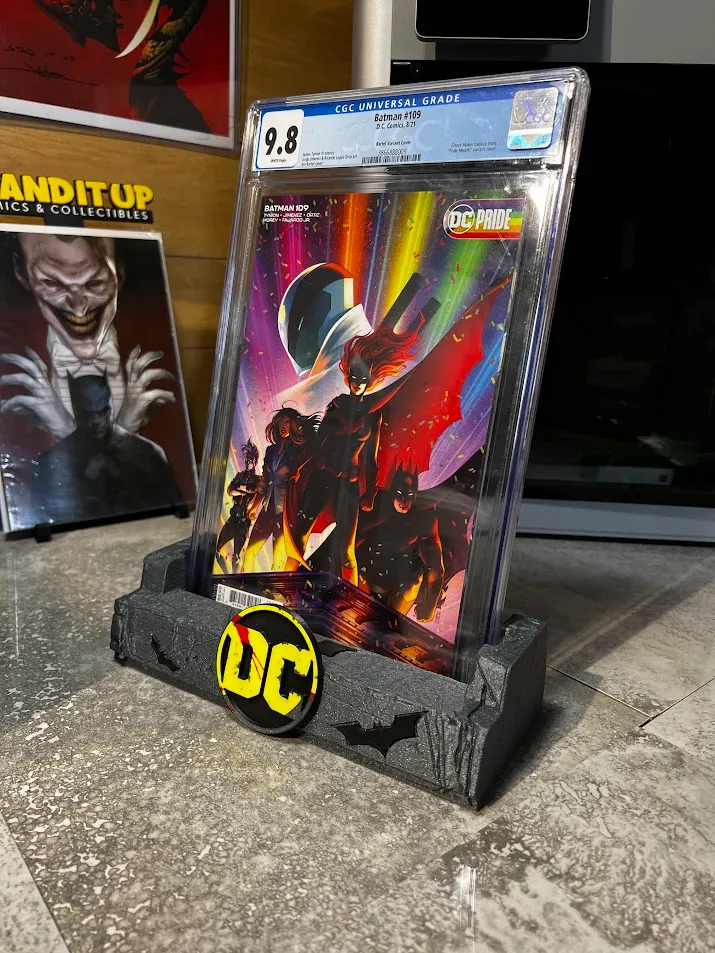 Batman / DC - Damaged Graded Comic Stand - Free 3D Print Model - MakerWorld