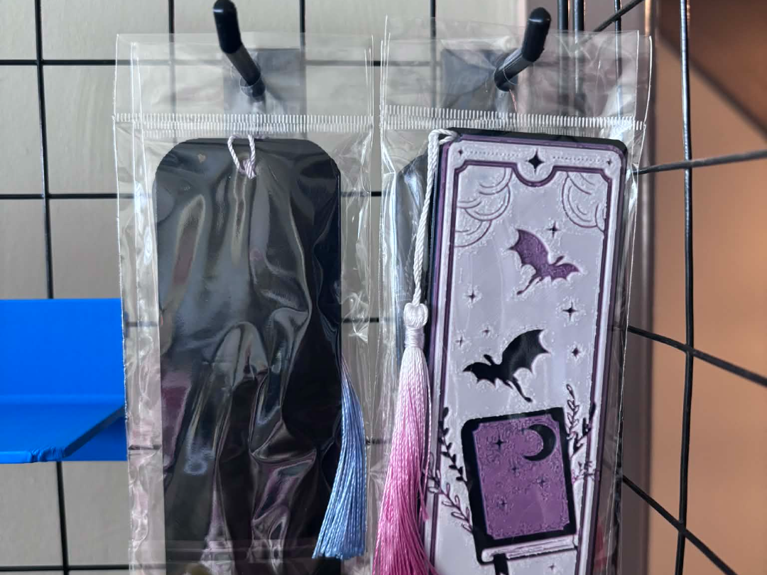 Grid wall Display rack - shelf and keychain hook