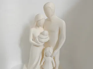 Statue Familie mit Baby und Tochter
