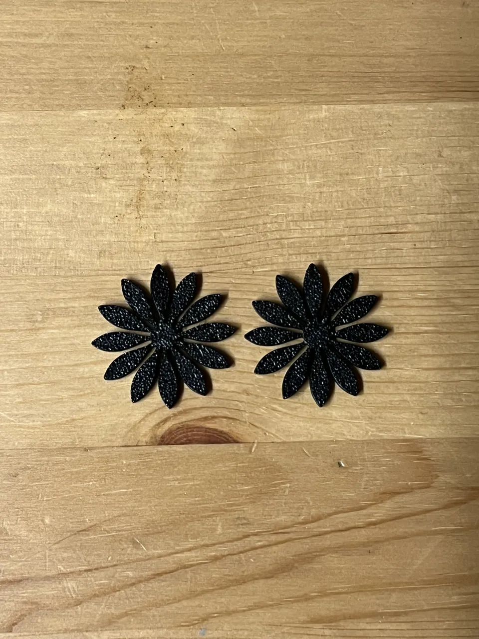 flower earrings view 2