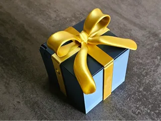 Gift box with automatic opening