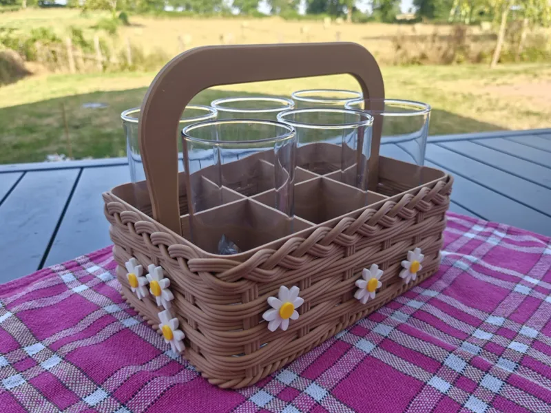 Woven Picnic Glass Caddy & Daisies 