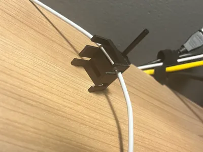dual cable mount for 3-4.5 mm cables on your desk
