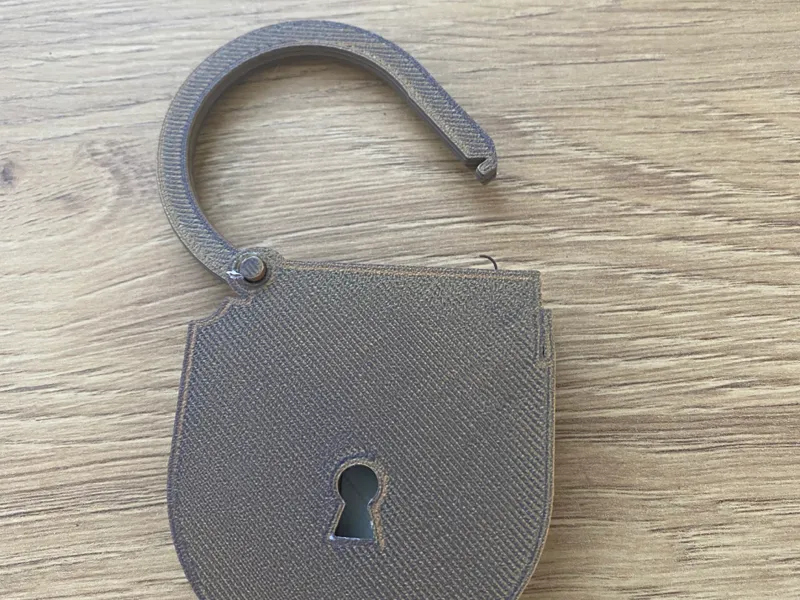 visací zámek (padlock) s logem skupiny