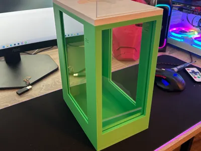 Praying Mantis Breeding Terrarium 