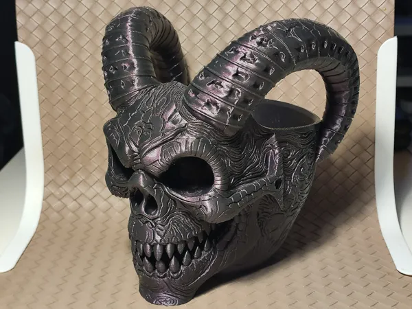 Coupe décorative — crâne de Krampus