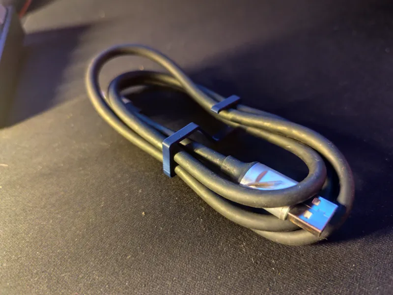 Simple cable clip